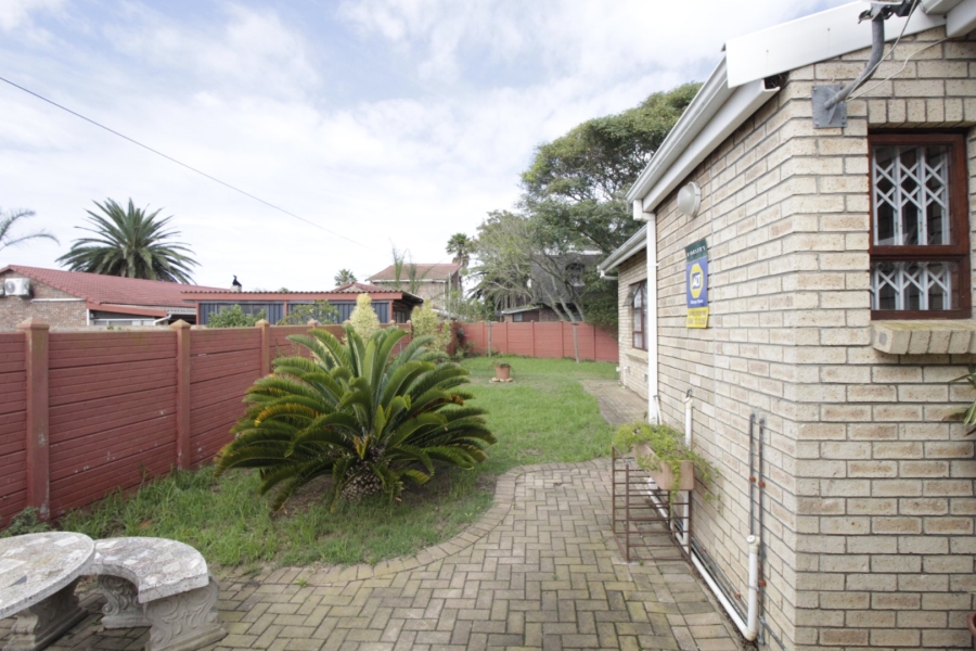 4 Bedroom Property for Sale in Wavecrest Eastern Cape